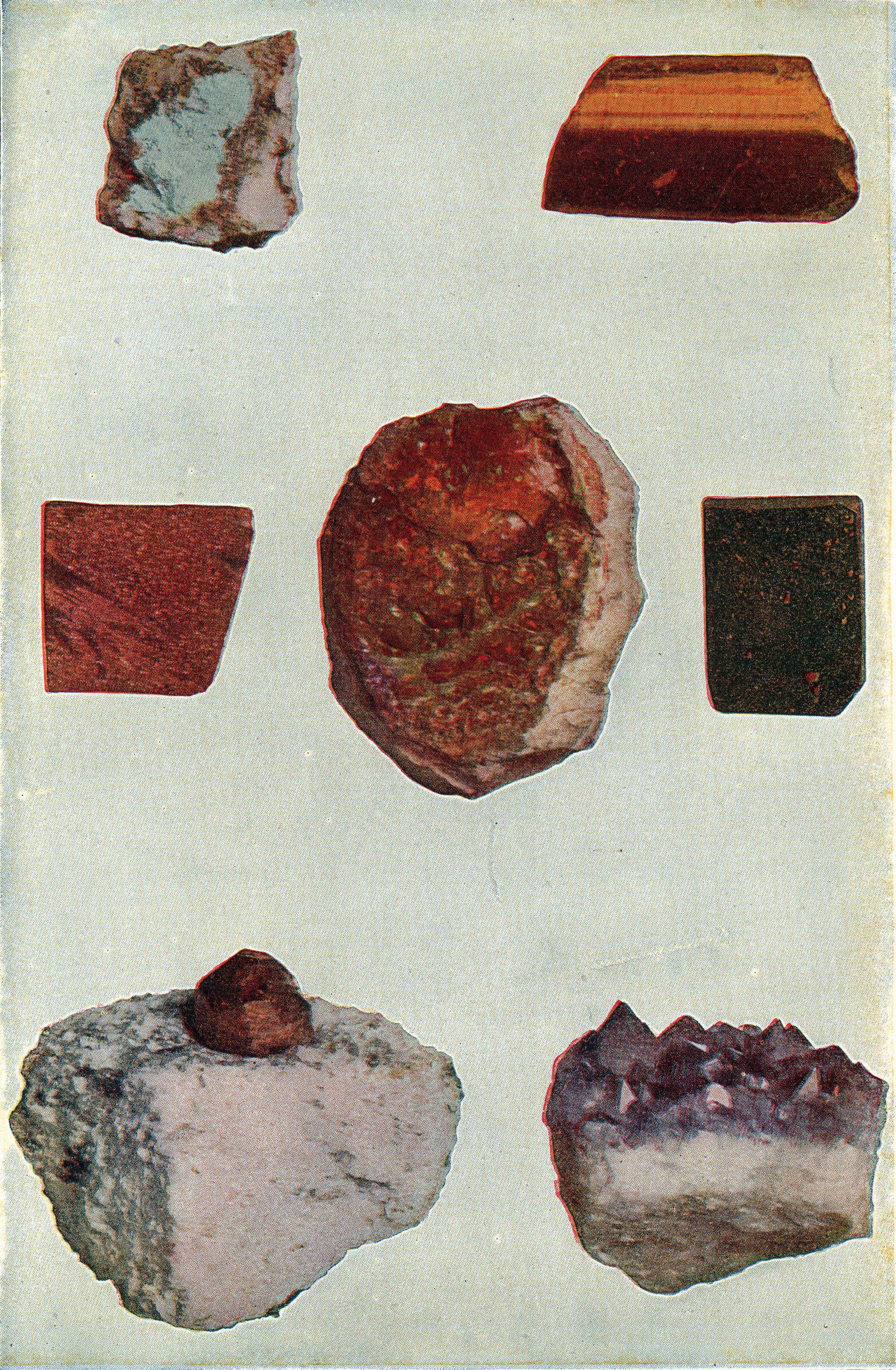 Pierre de quartz rose ou cristal en forme de coeur.