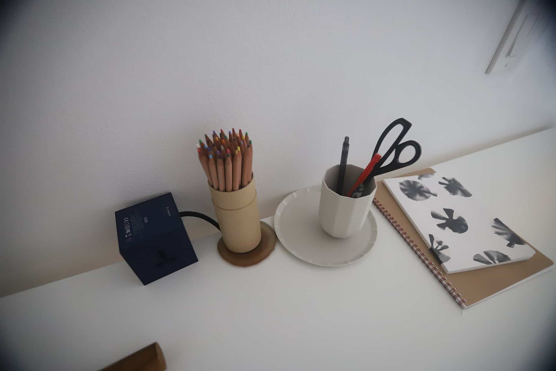 Carnet de notes ouvert sur un bureau.