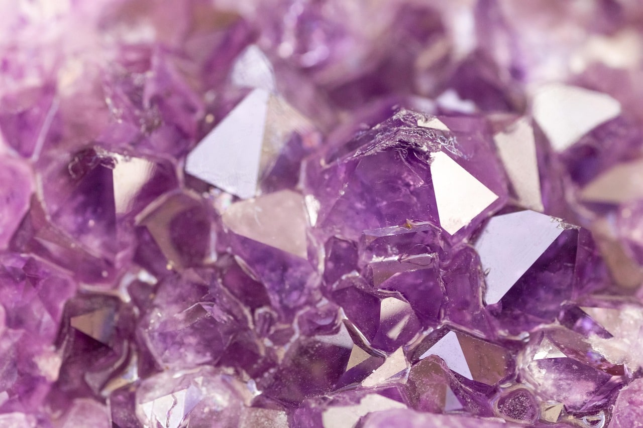 Quartz clair signification : clarté symbolique et intention prudente