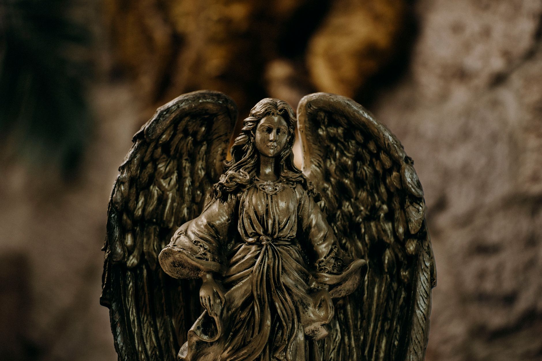 Archange Uriel signification : clarté symbolique, discernement et retour au concret