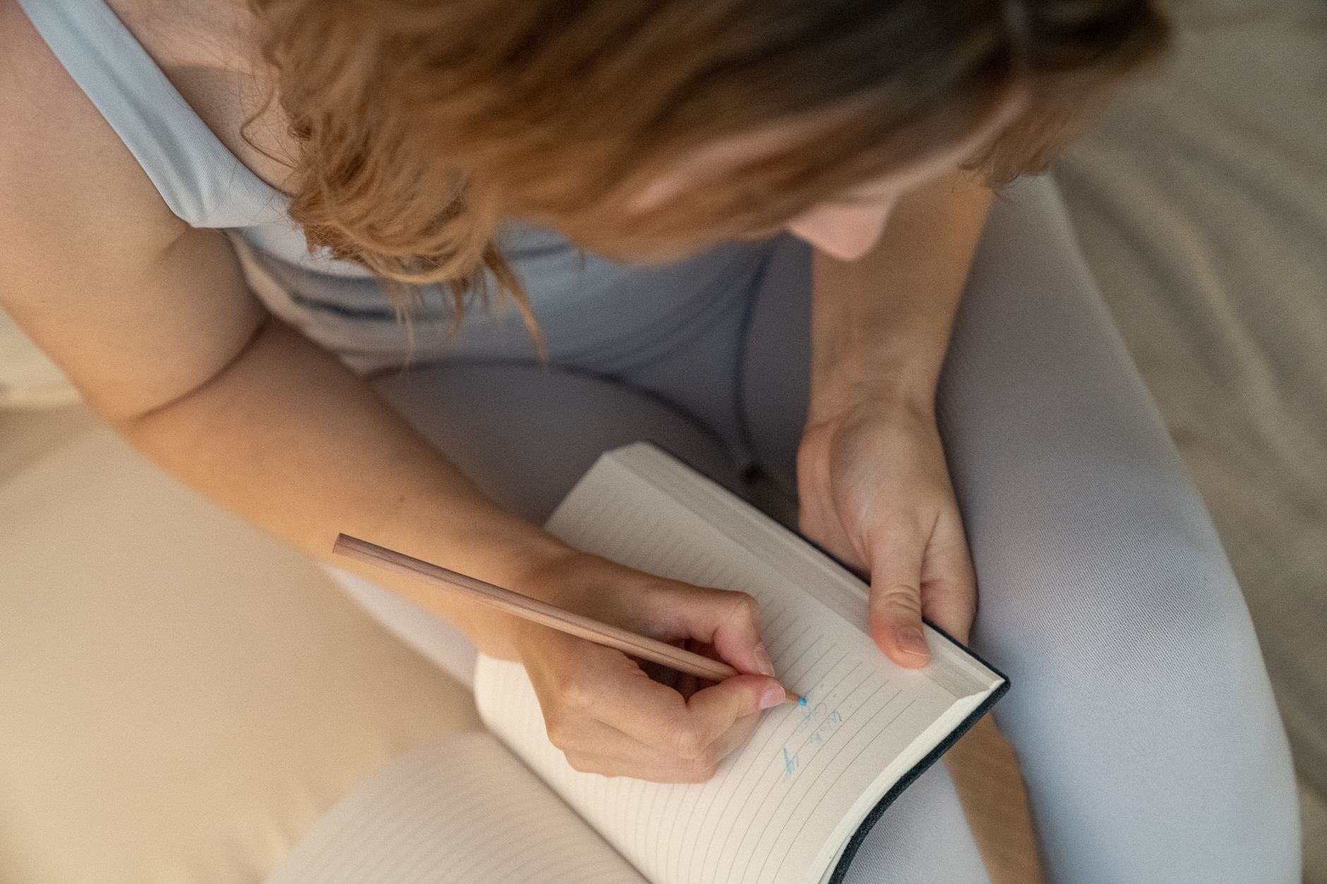 Année personnelle 1 en numérologie : commencement symbolique et petits choix réalistes