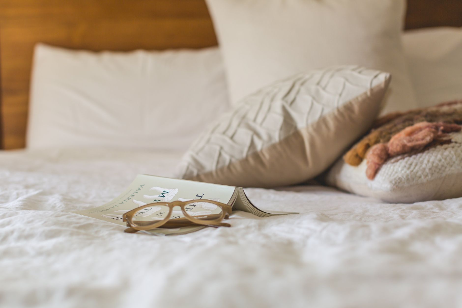 Rêver de valise : signification d’un départ, d’une charge ou d’un tri intérieur